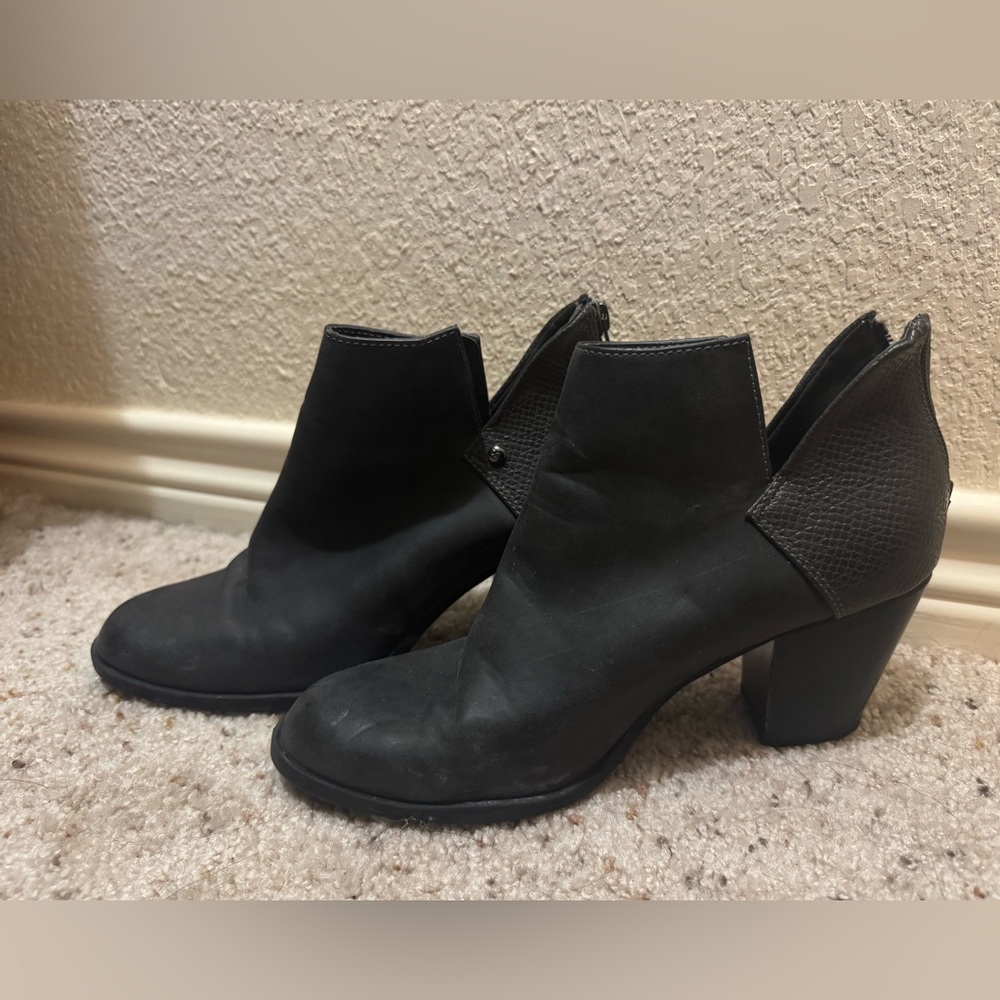 Grey booties with snakeskin texture back